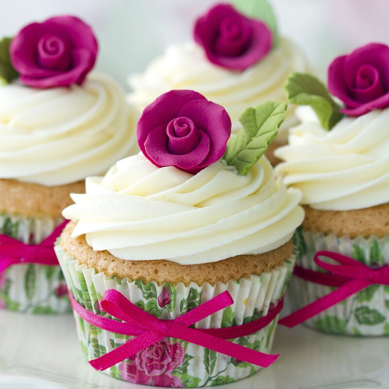 Cupcakes with Roses — White