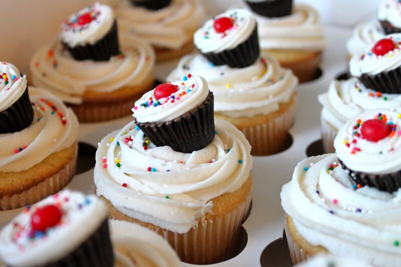 Cupcakes with Sprinkles — White
