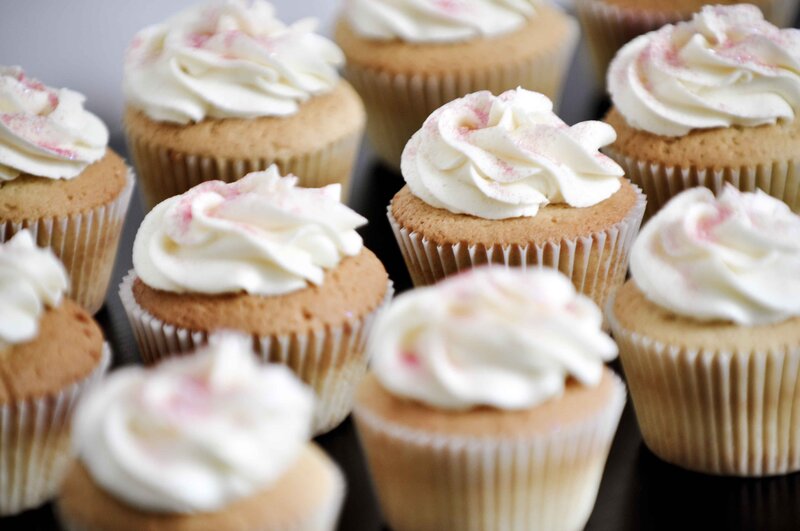 Cupcakes with White Frosting — Appetizing, Photograph