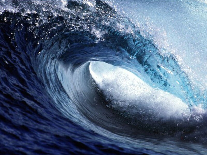 Curling ocean wave