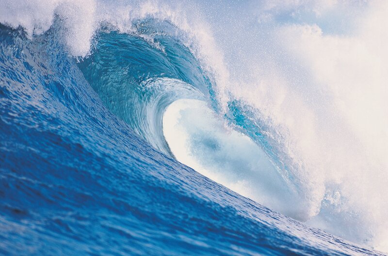 Curling ocean wave