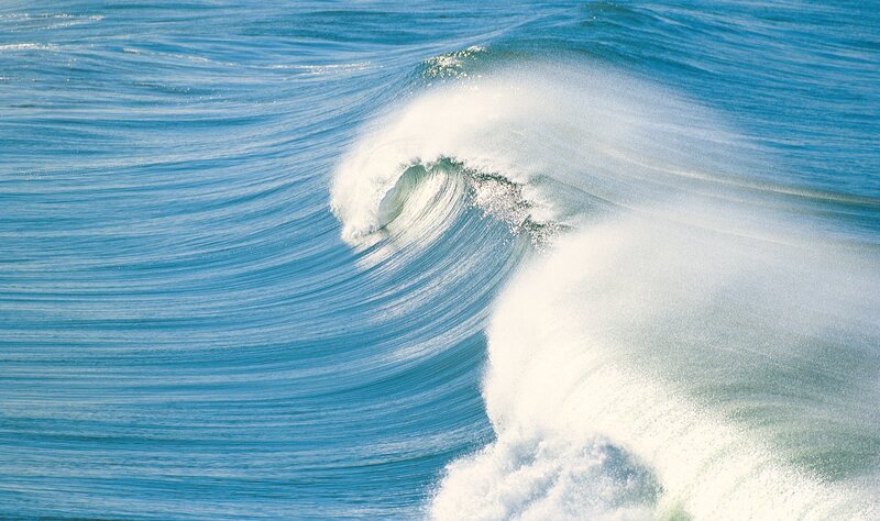 Curling ocean wave