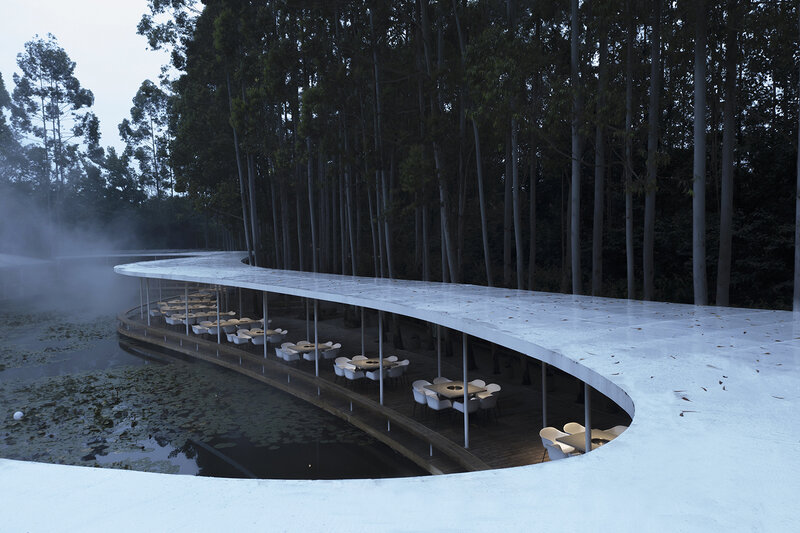 Curved Outdoor Dining Area