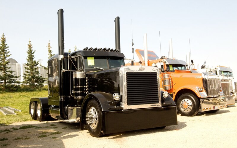 Custom black Peterbilt truck