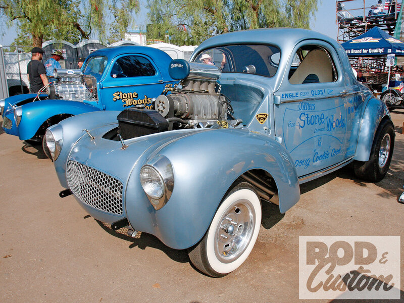 Custom Blue Hot Rod — Outdoor