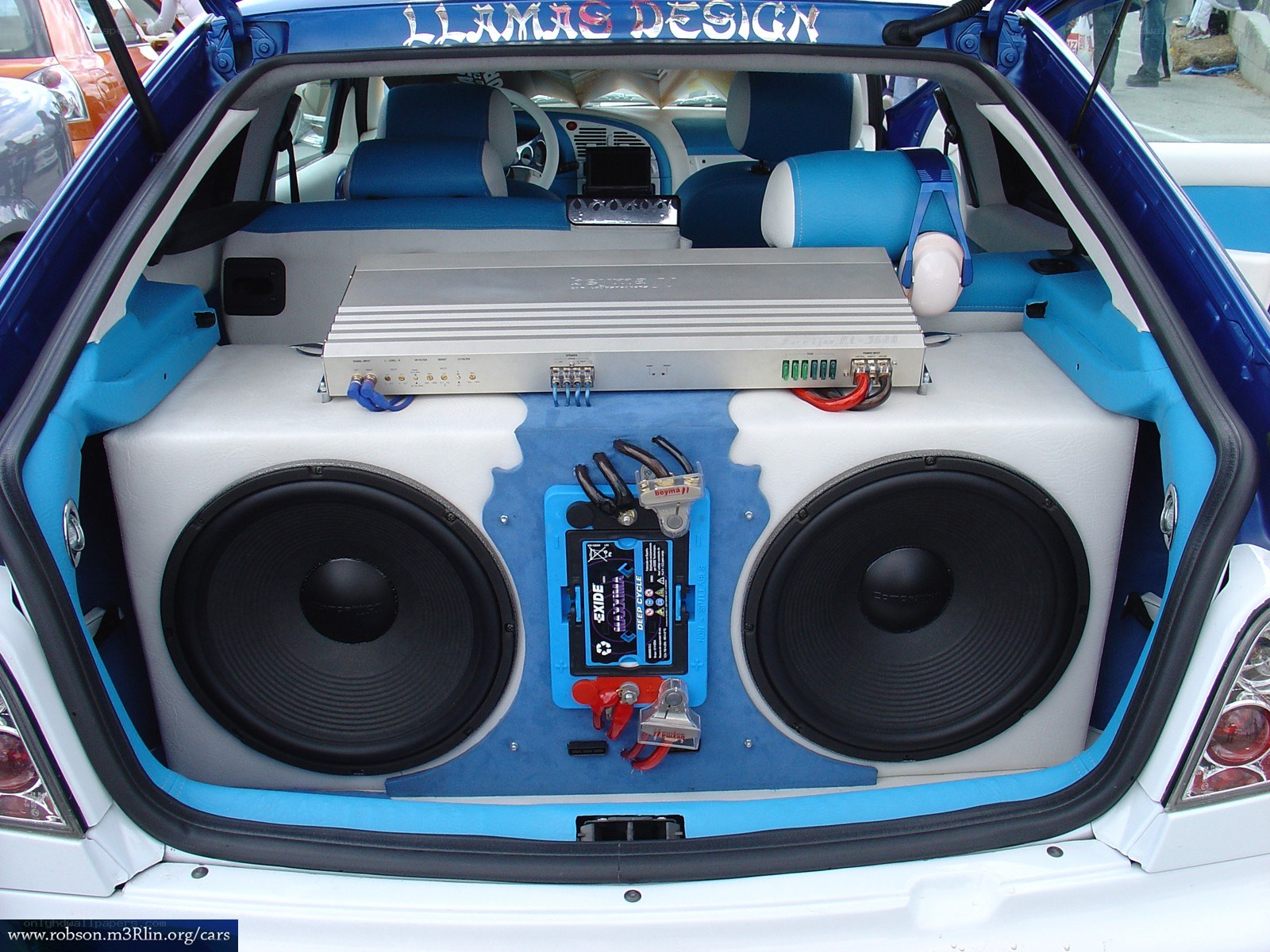 custom car audio system in trunk