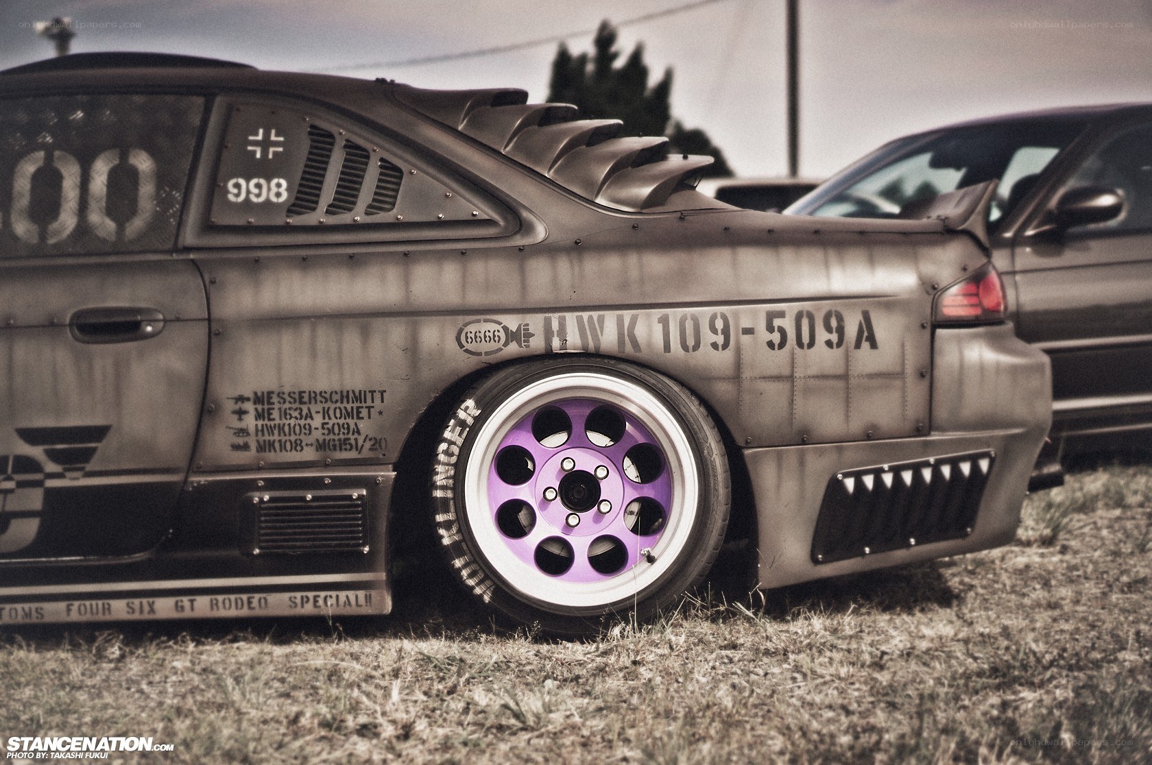 custom car with purple wheels