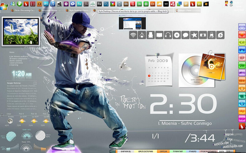 Custom desktop with music and weather widgets