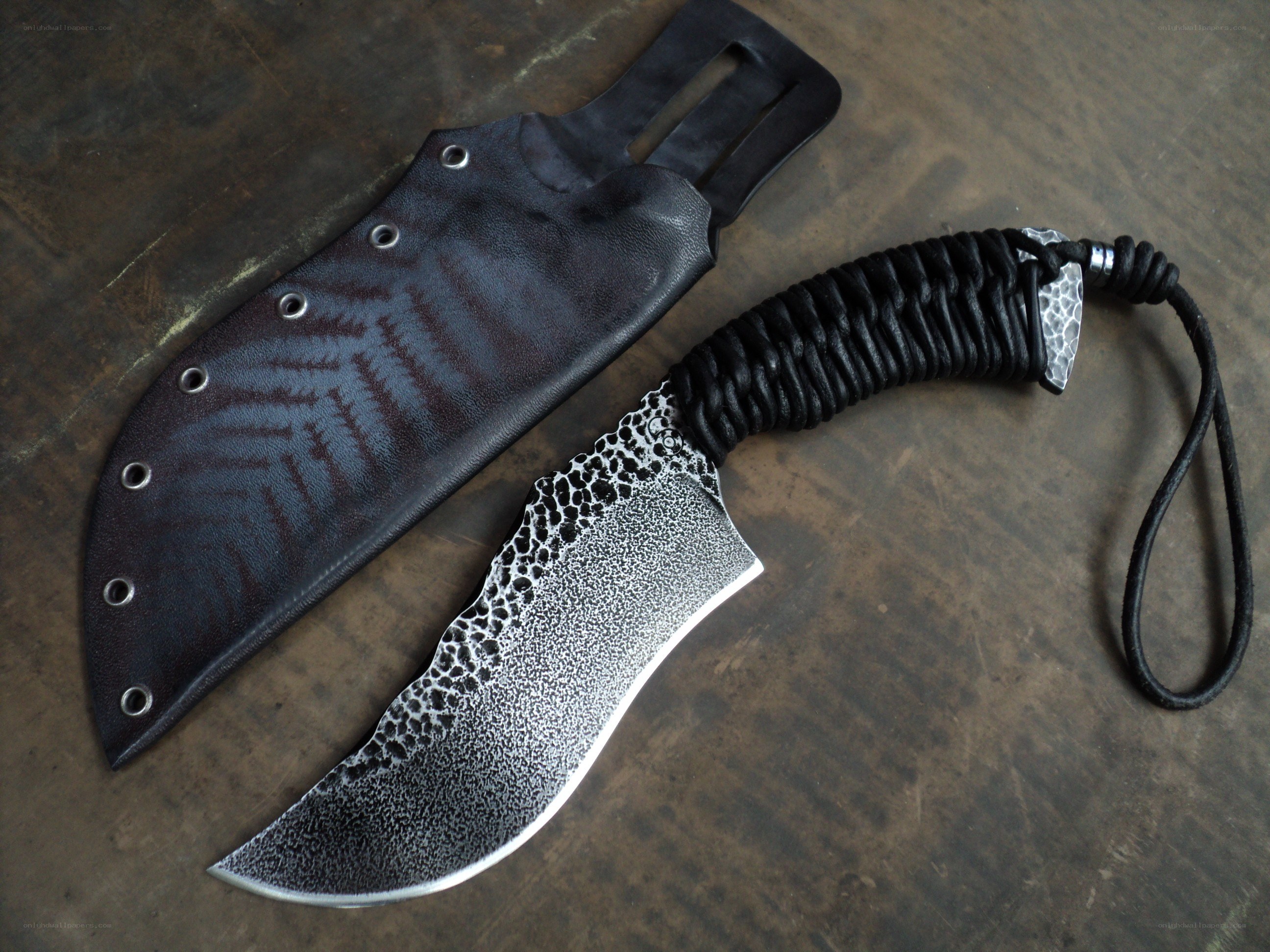 custom knife with leather sheath