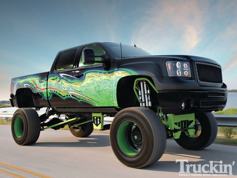 Custom Lifted Truck — Black, Dynamic