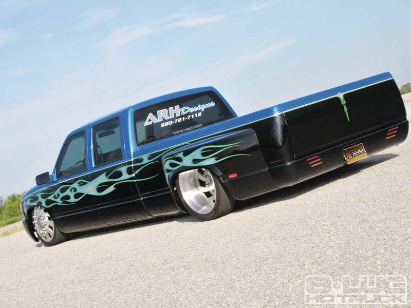 Custom Lowered Pickup Truck — Black, Calm