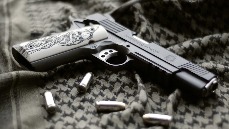 Custom Pistol with Bullets — Black