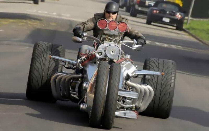 Custom Trike Motorcycle — Black, Dynamic