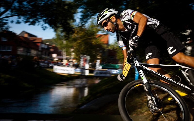 Cyclist on Mountain Bike — Black, Dynamic