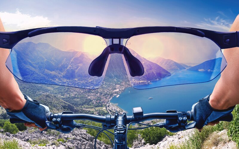 Cyclist on Mountain Bike — Blue