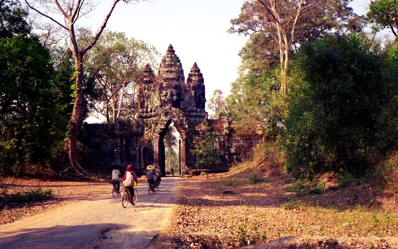 Cyclists at Temple Gate