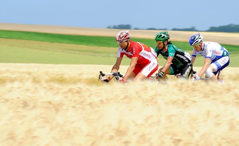 Cyclists in a Race — Red, Active