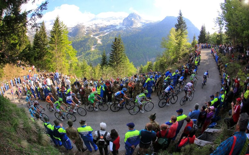 Cyclists in Mountain Race — Green, Active
