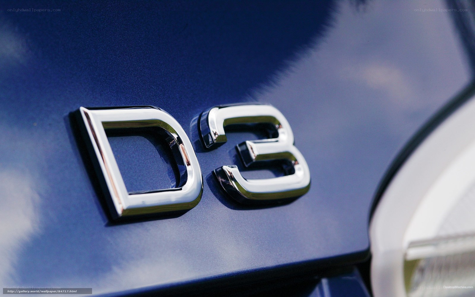 D3 emblem on blue car