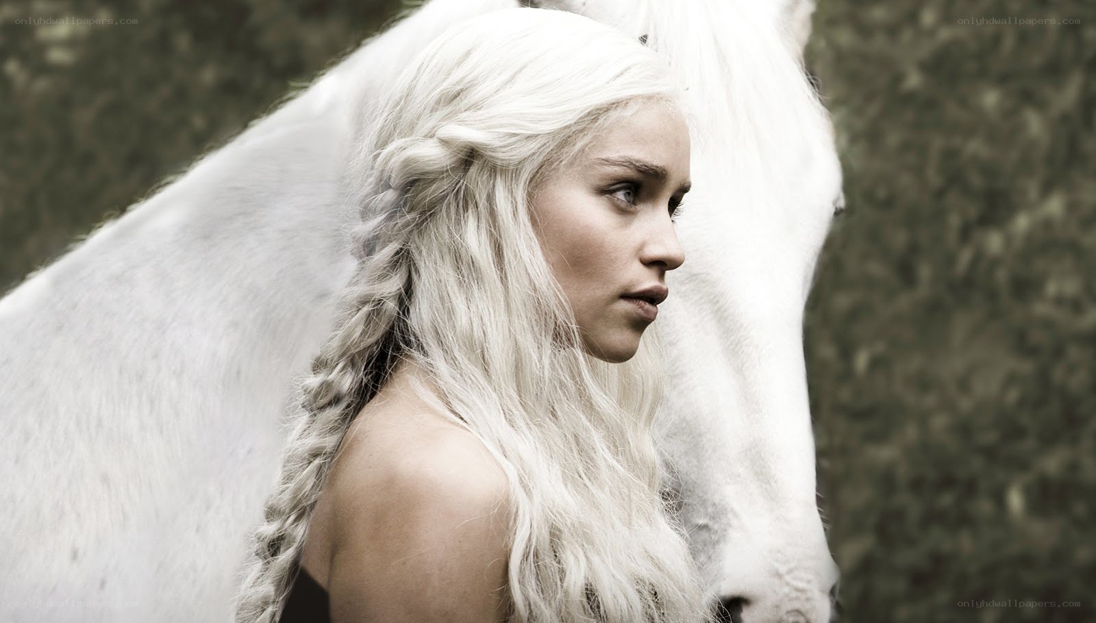 Daenerys with white horse