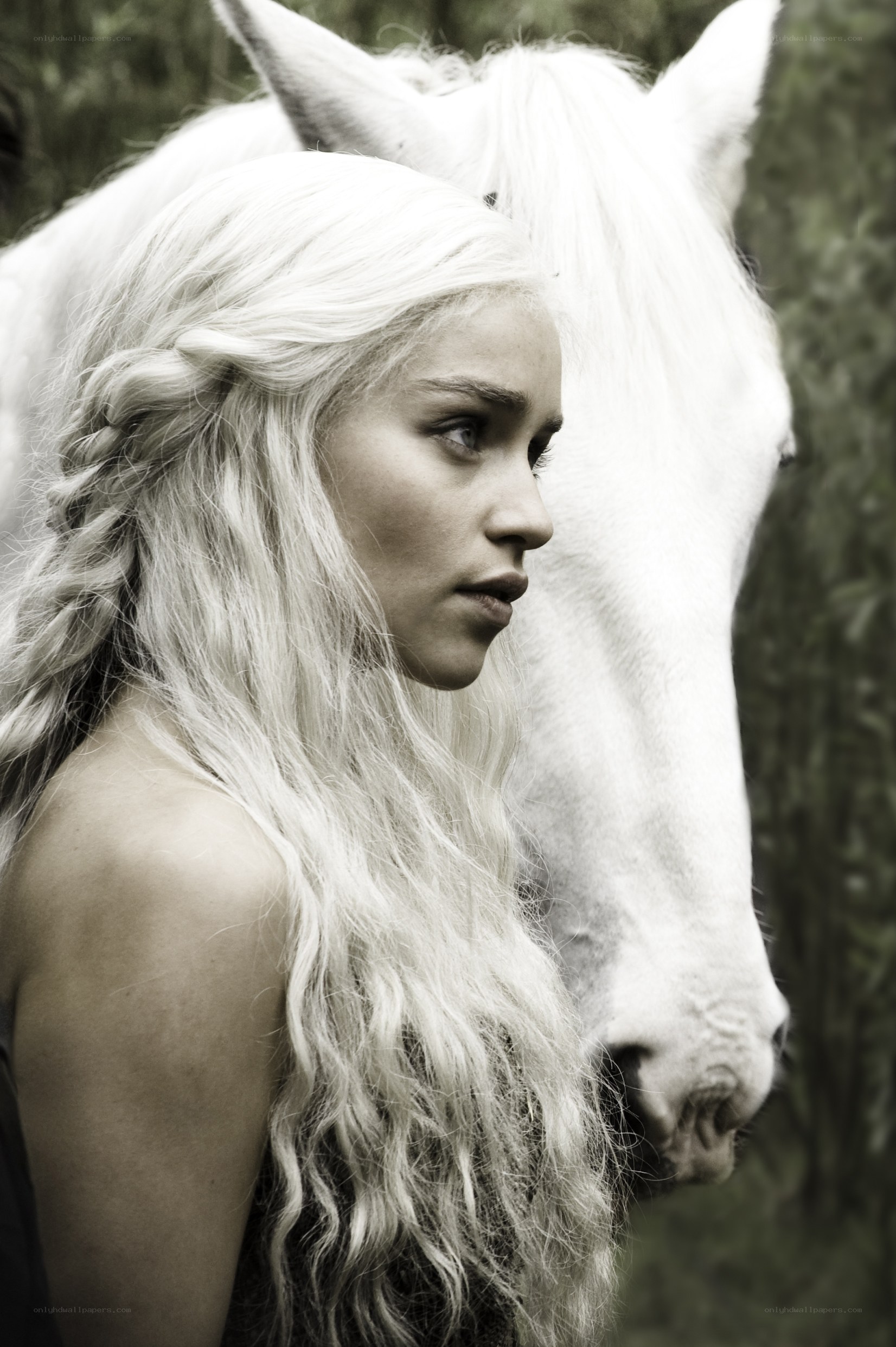 Daenerys with white horse