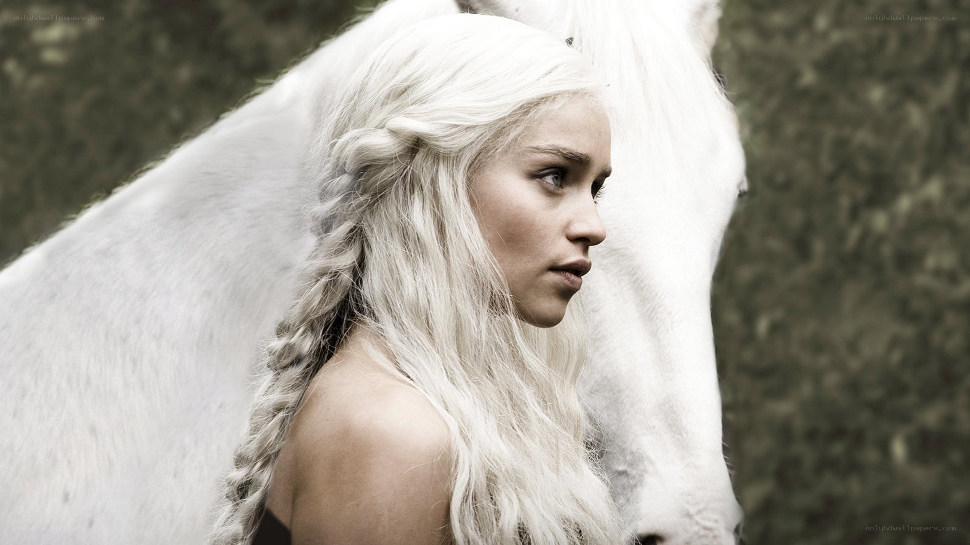 Daenerys with white horse