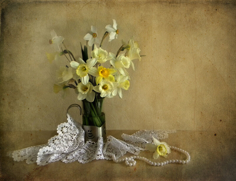 Daffodils in a Vase — White