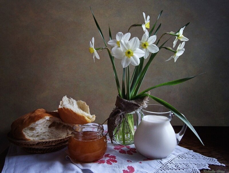 Daffodils with Bread and Jam