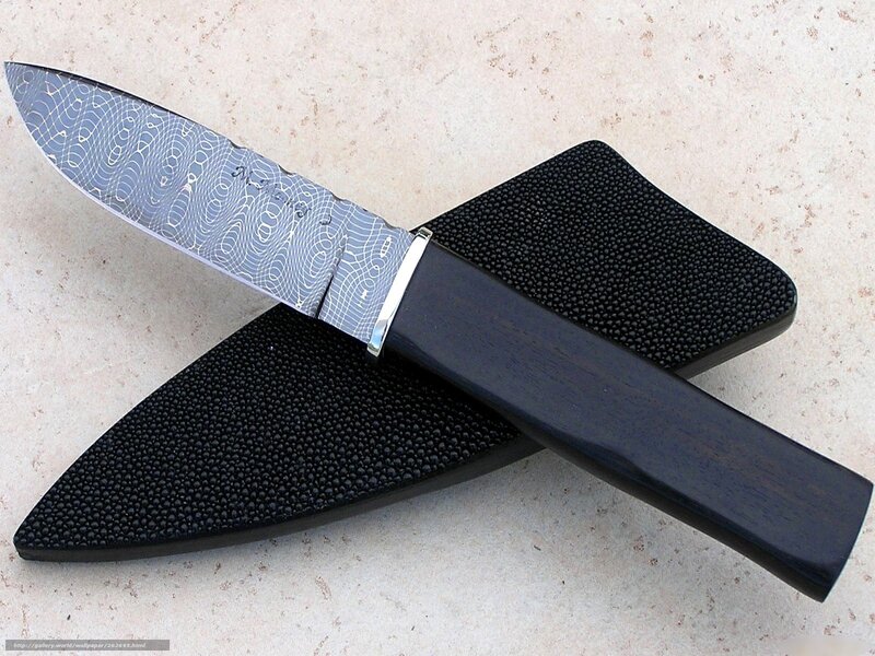 dagger with patterned blade