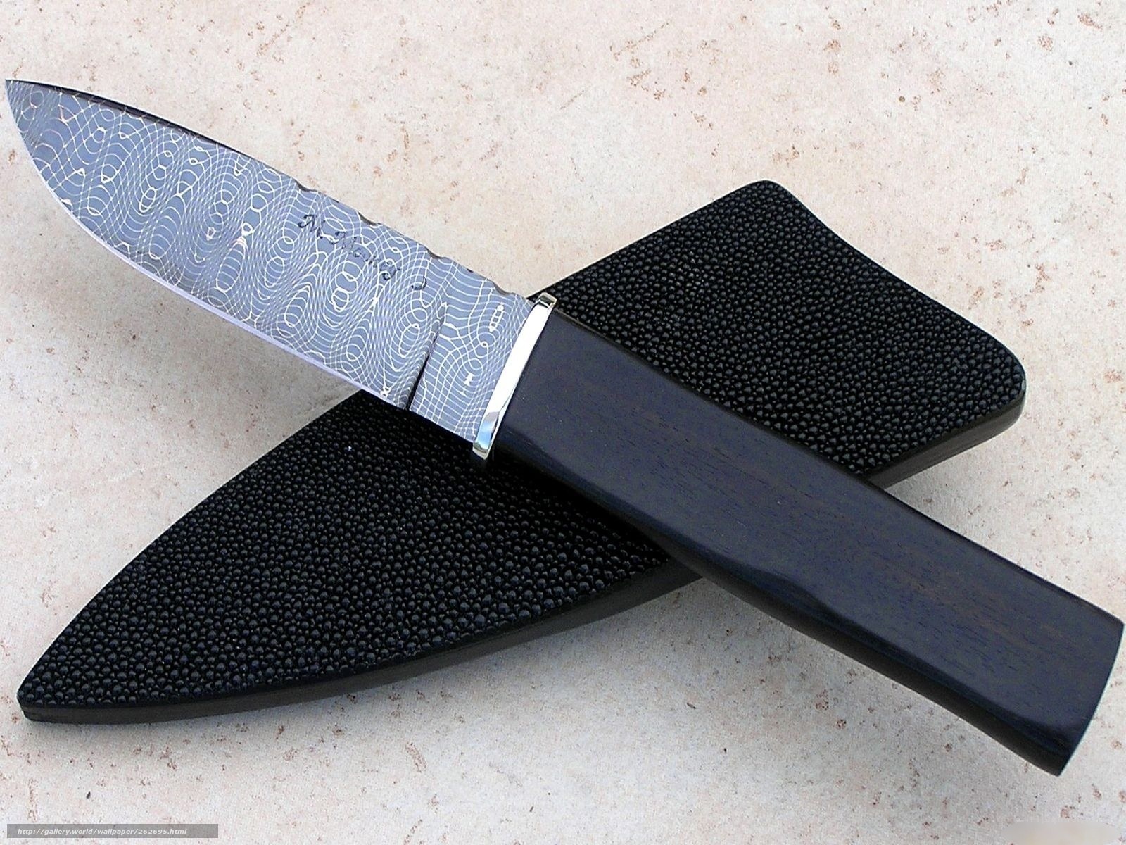 dagger with patterned blade