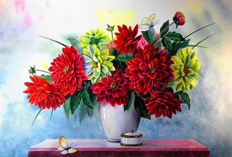 Dahlia Bouquet in Vase — Red