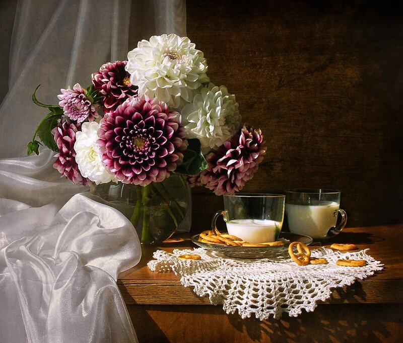 Dahlia Bouquet with Milk