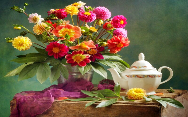 Dahlia Bouquet with Teapot
