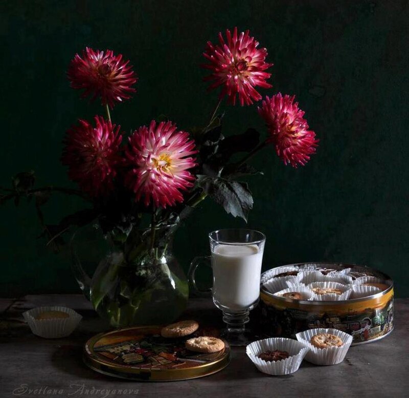 Dahlias and Cookies — Red