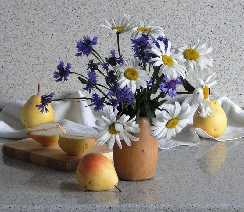Daisies and Pears