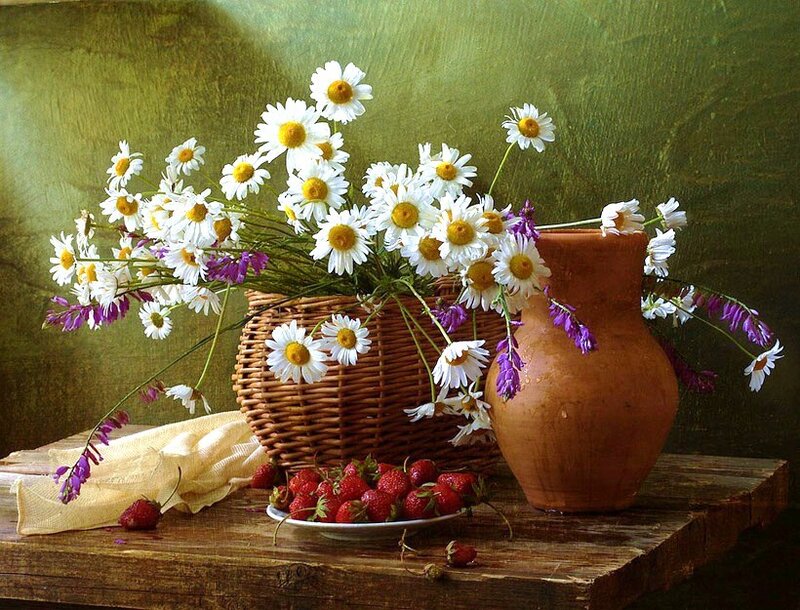 daisies and strawberries still life