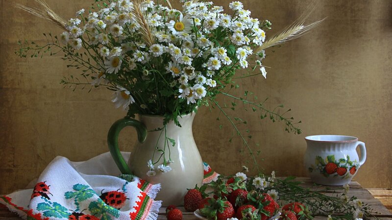 Daisies and Strawberries — White, Serene, Summer