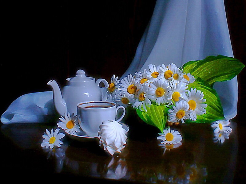Daisies and Tea Set