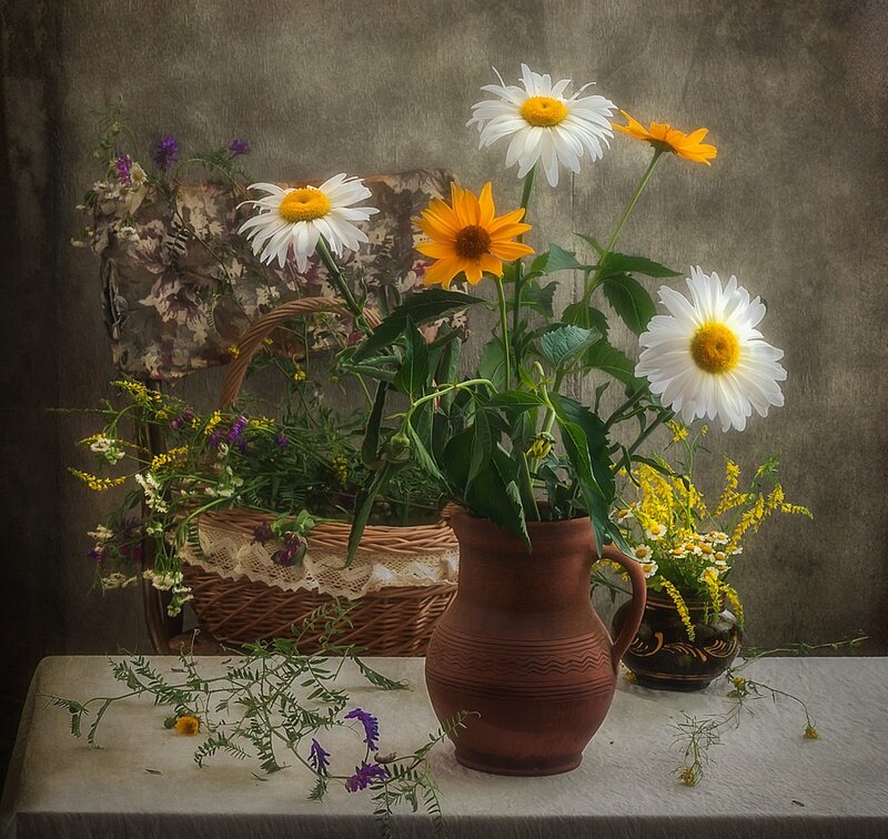 Daisies in a Jug — Brown
