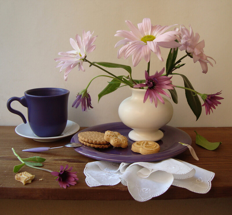 Daisies in a Vase — Purple