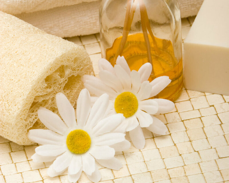 Daisies with Bath Items
