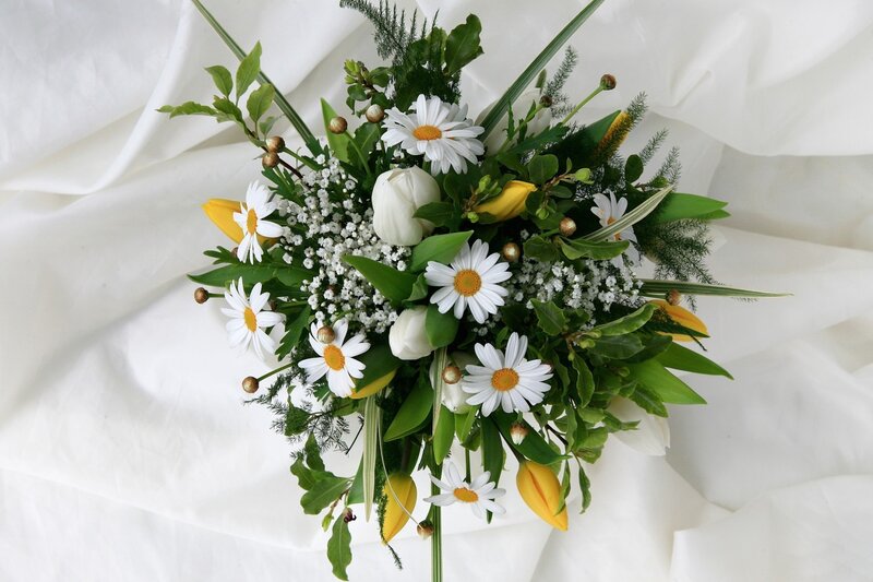 Daisy and Tulip Bouquet — White
