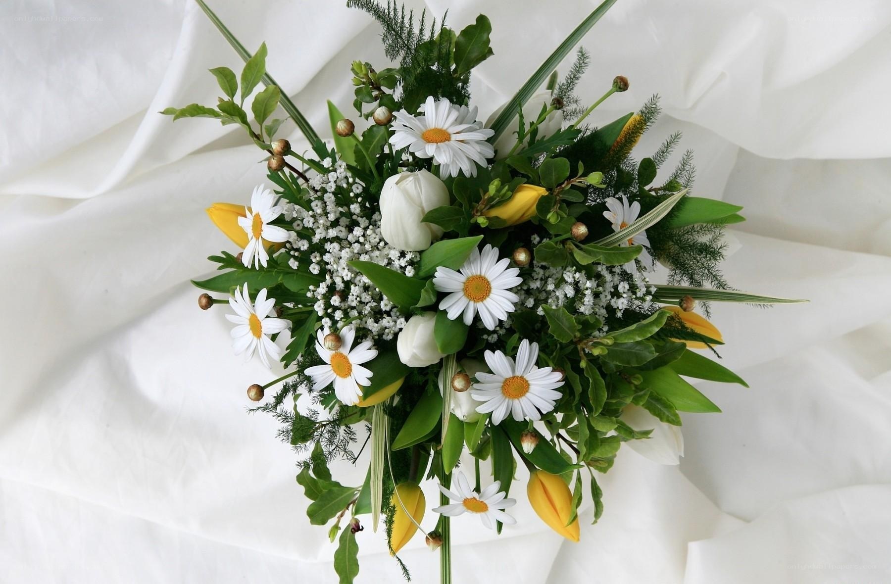 daisy and tulip bouquet