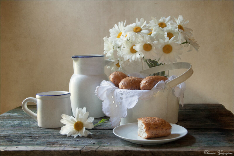 Daisy Bouquet with Bread — White