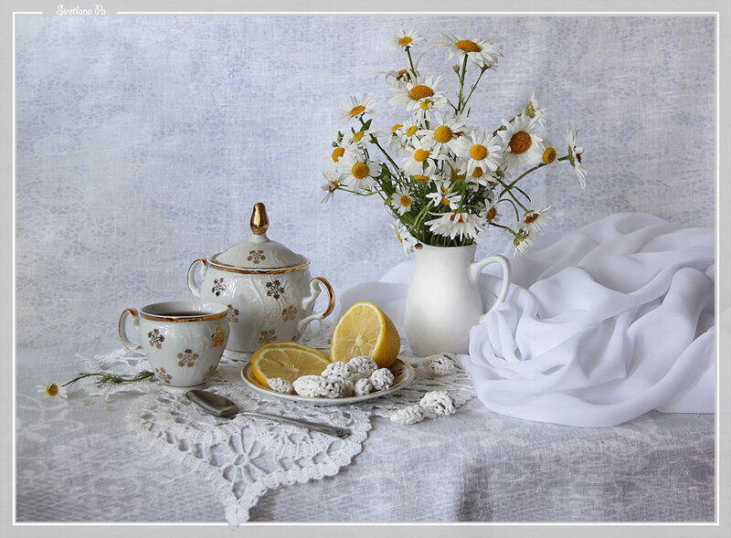 Daisy Bouquet with Tea Set