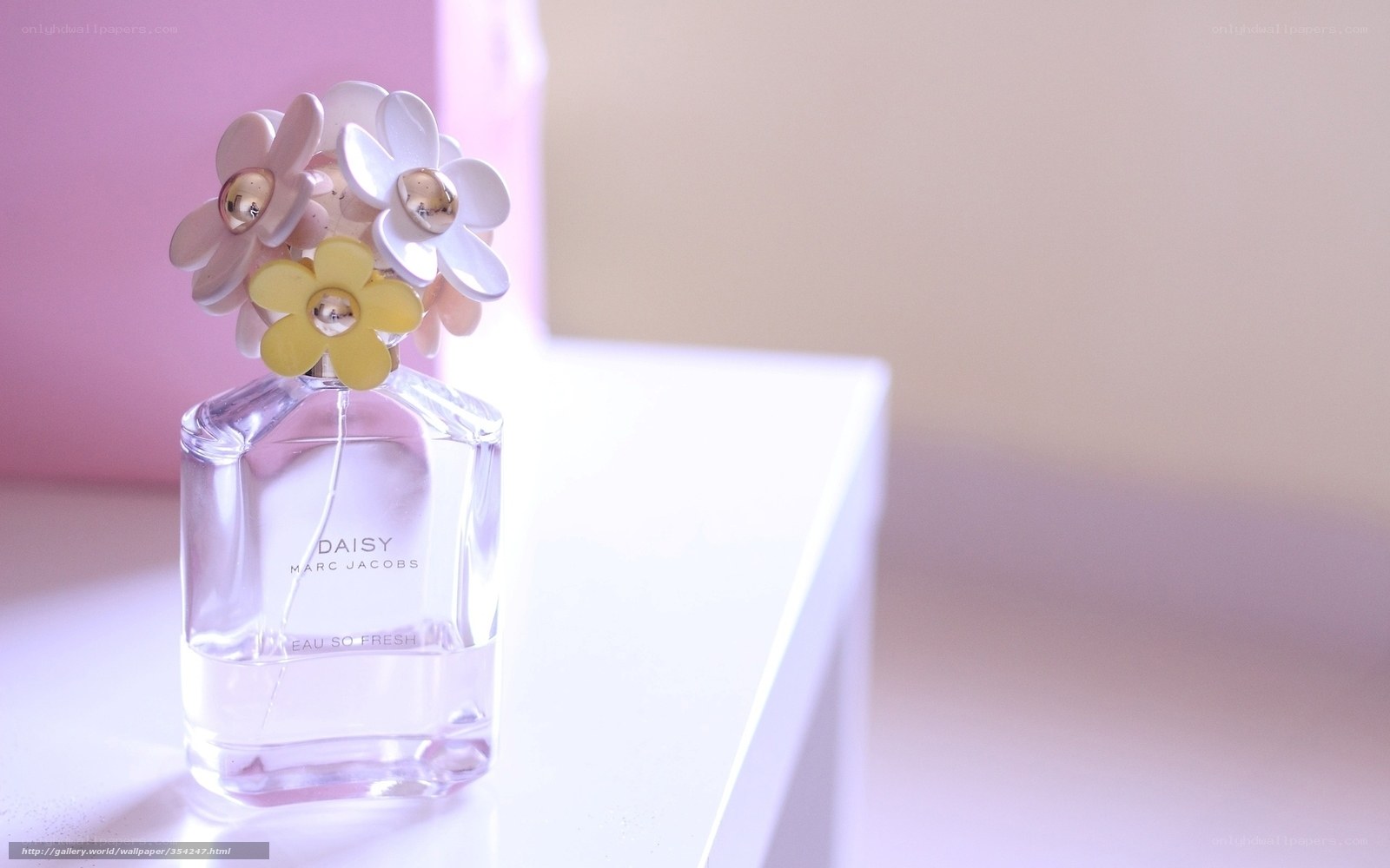 Daisy perfume bottle