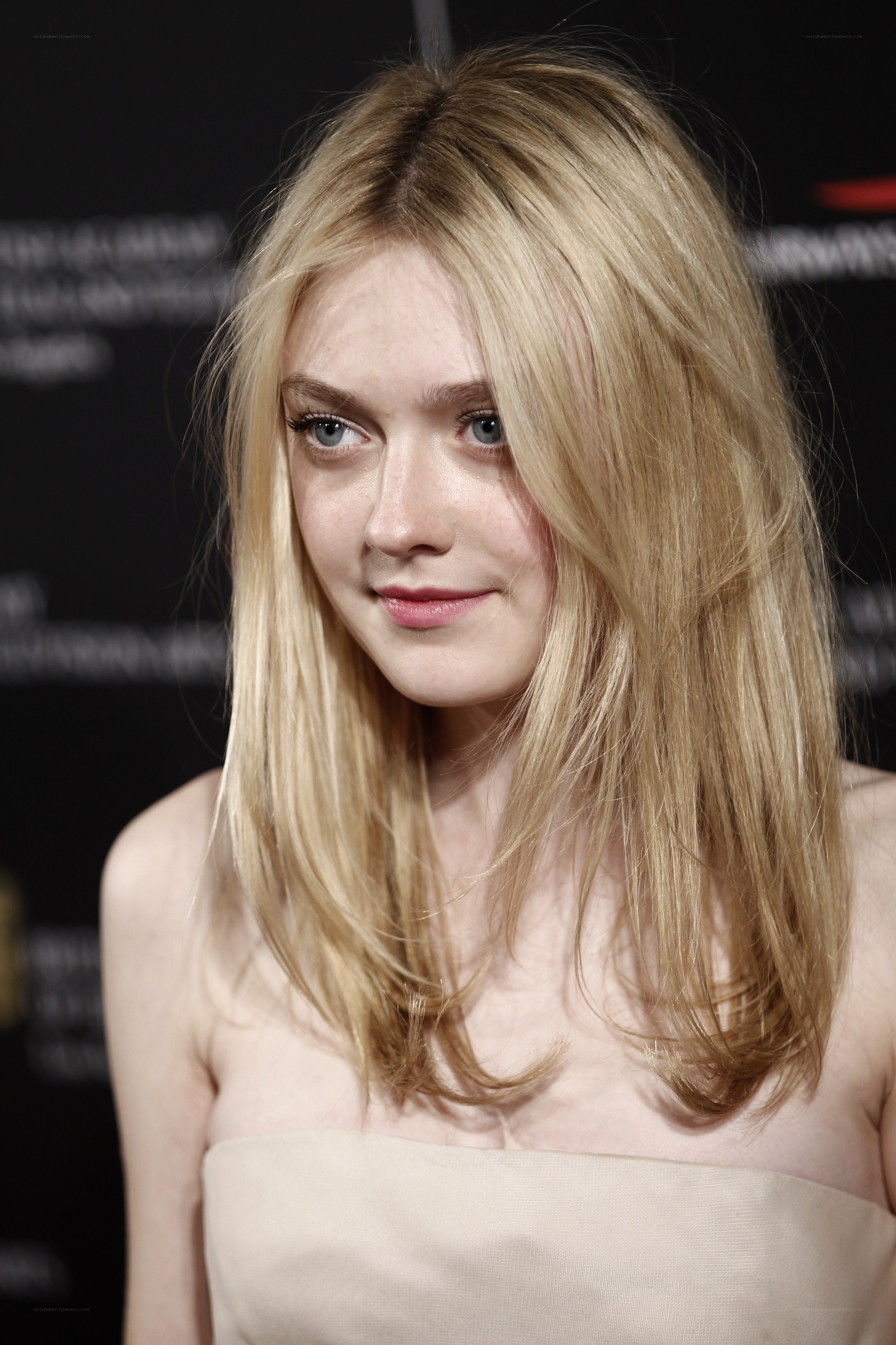 Dakota Fanning at event