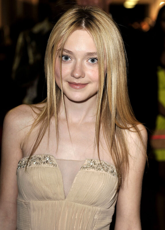 Dakota Fanning at event