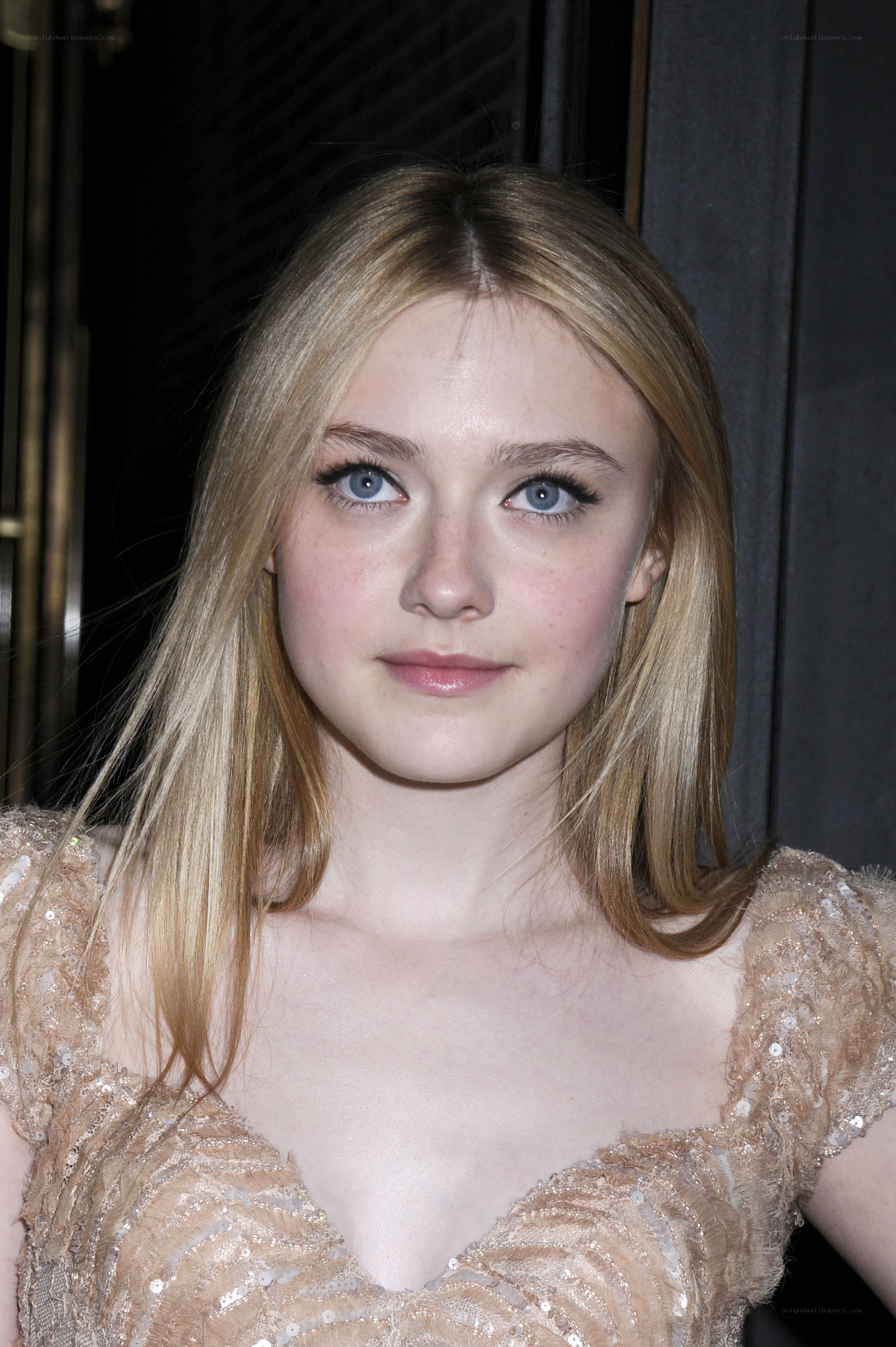 Dakota Fanning at event