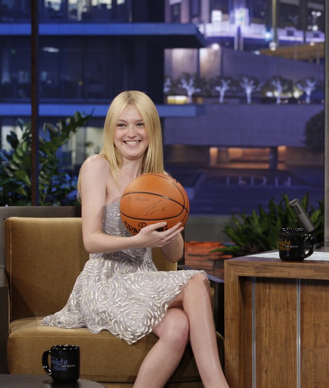 Dakota Fanning holding basketball